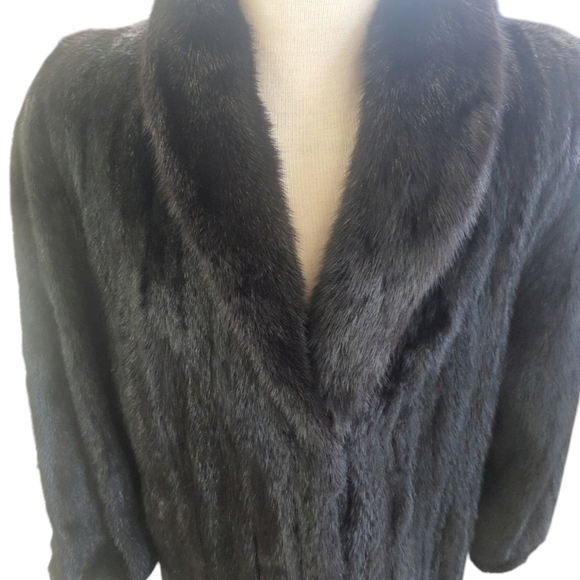 Genuine Mink Coat, Made in Italy Milano, Designed by Marko Gianote. - Picture 5 of 11